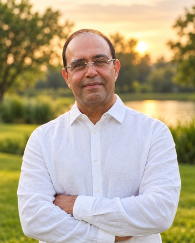 Carlos Menchaca, retrato